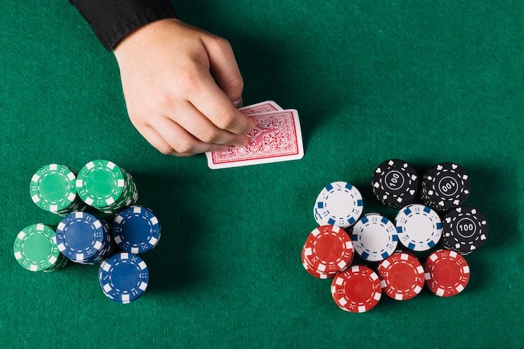 Hasil pemenang ditampilkan di studio baccarat tokewin
